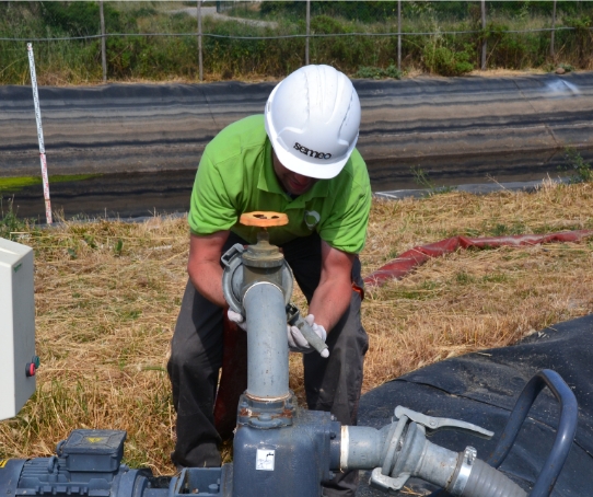 employé entrain de travailler